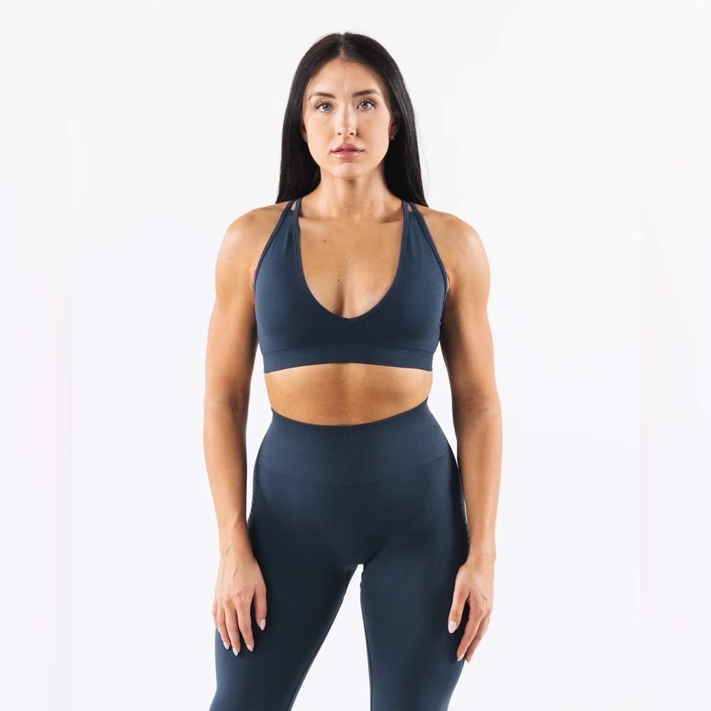 Alphalete Deep V Bra Trusted Blue